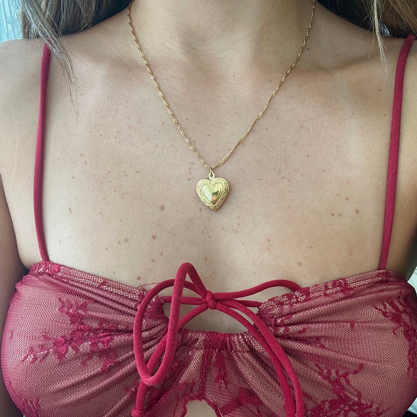 DAINTY HEART LOCKET