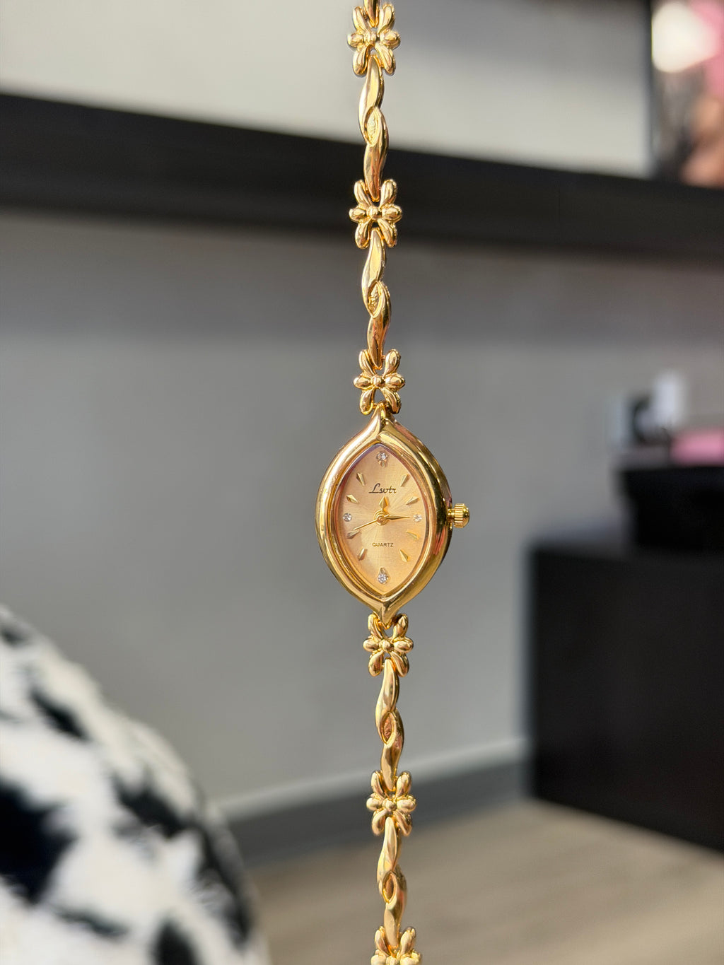 FLOWER VINTAGE WATCH