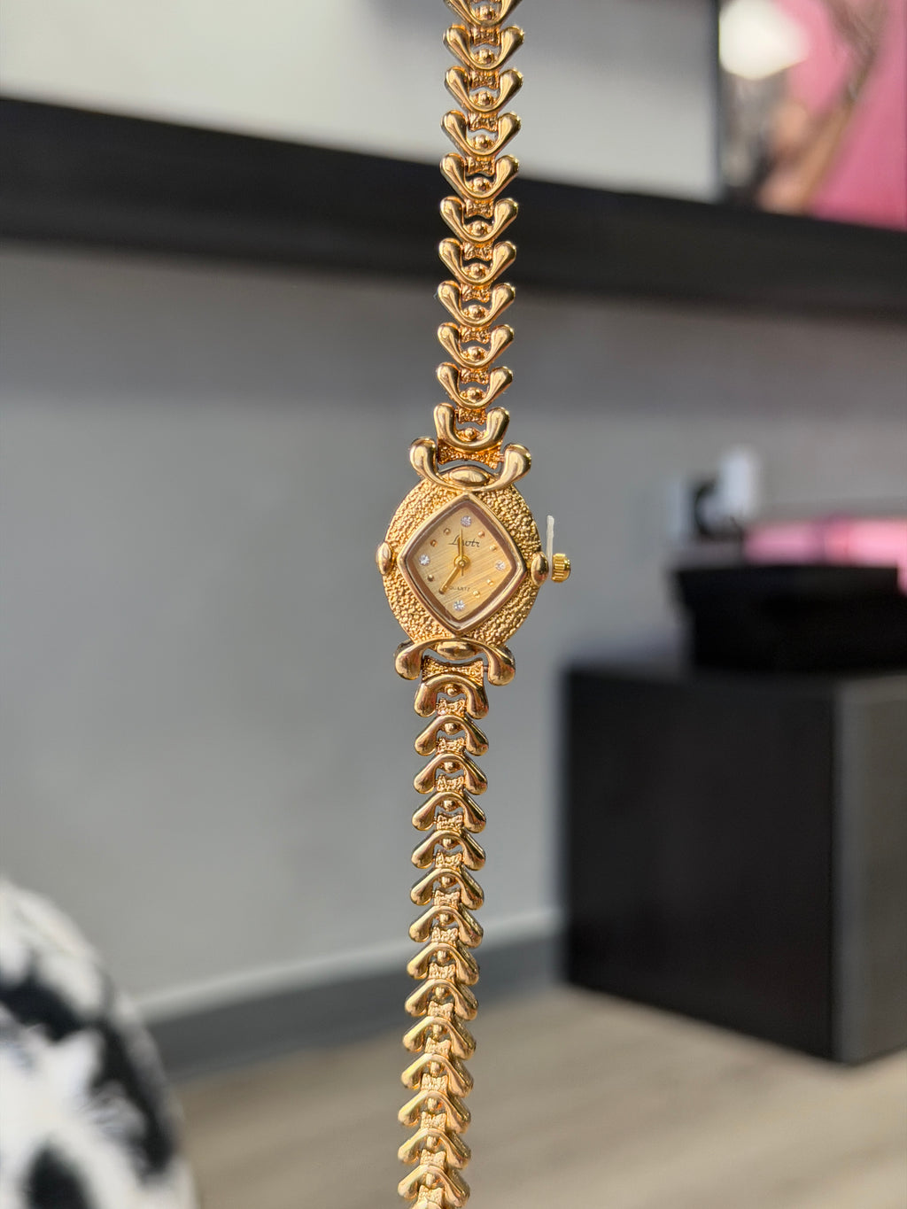 DYNASTY VINTAGE WATCH