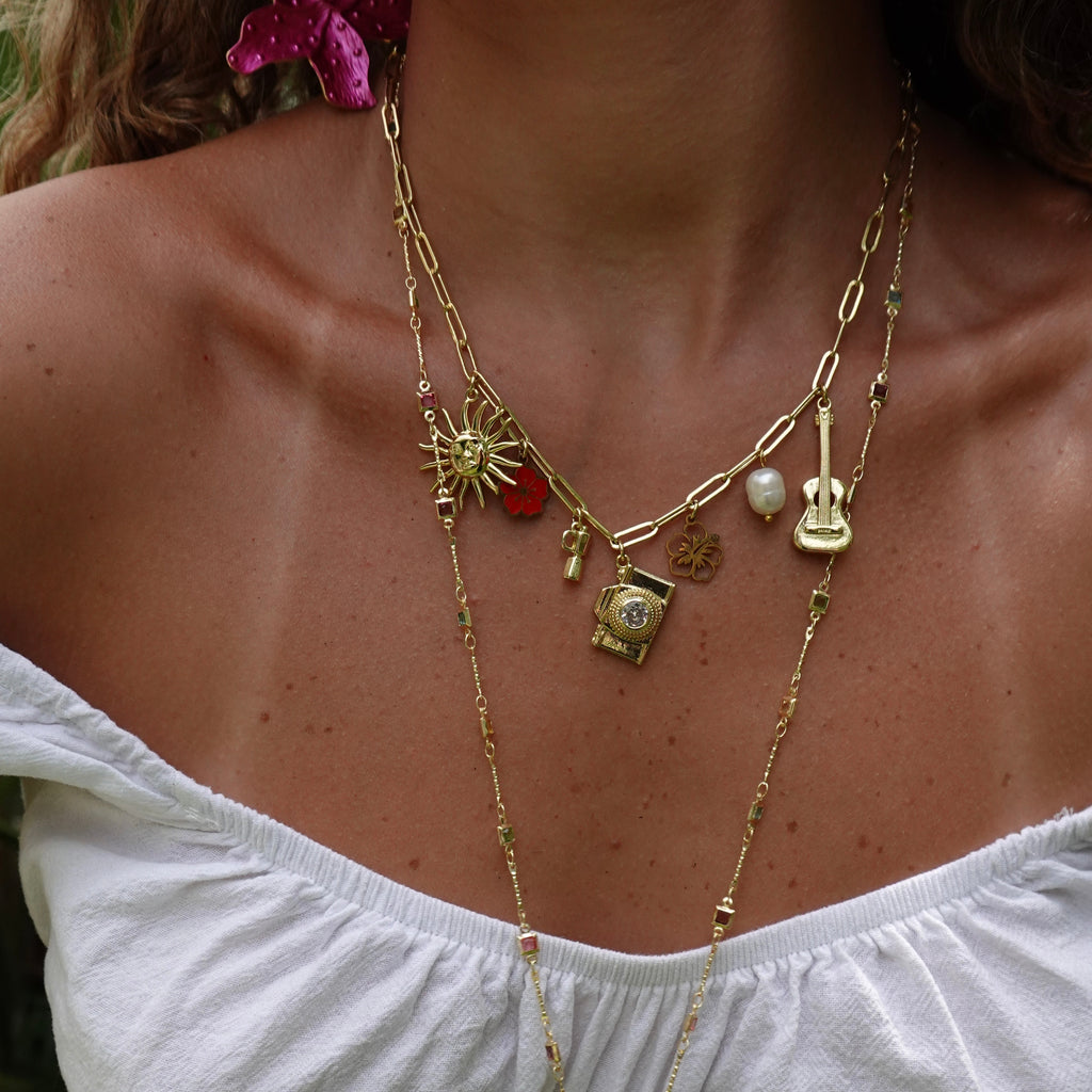 Collar De La Isla dorado con charms inspirados en Puerto Rico – hecho a mano