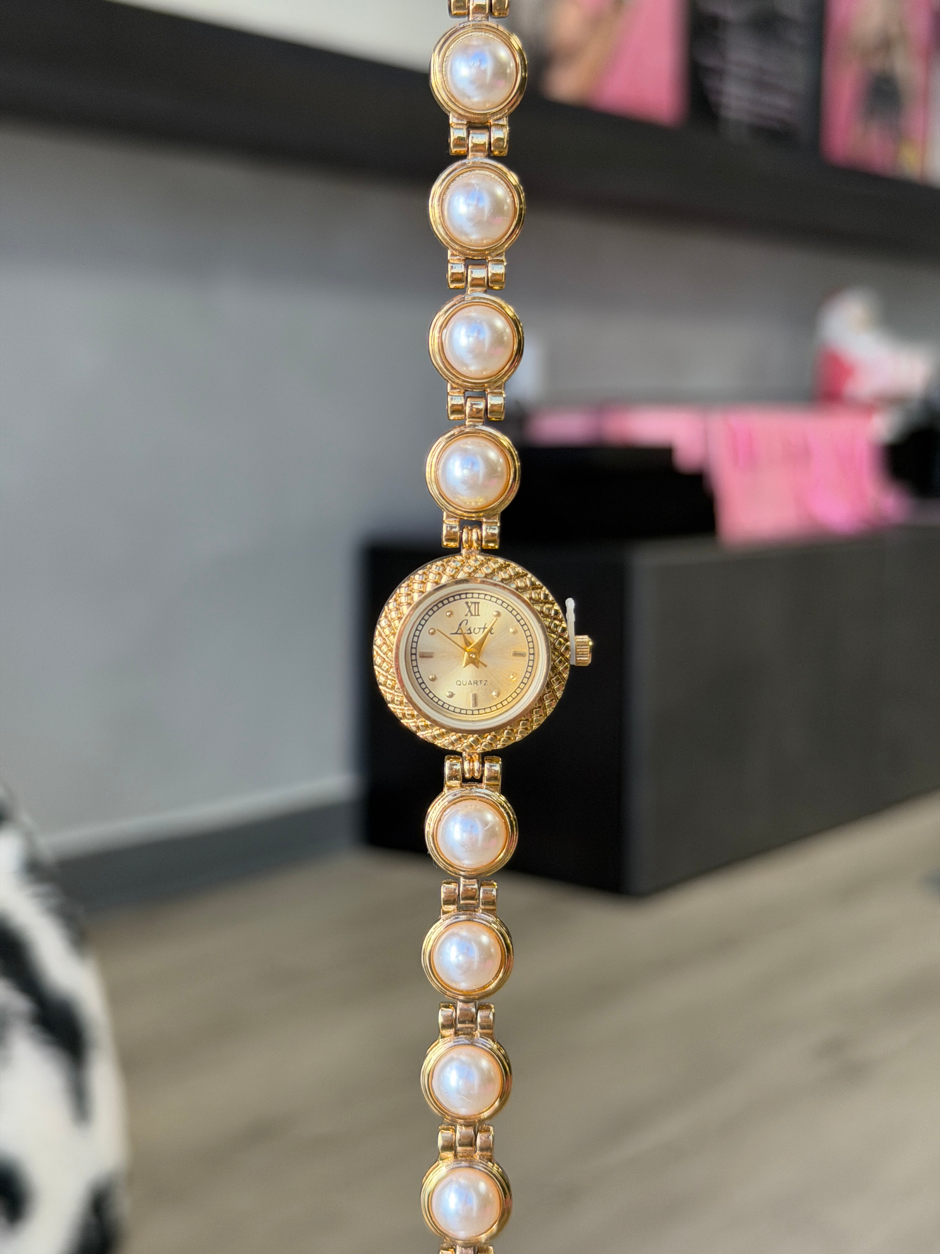 PEARL VINTAGE WATCH