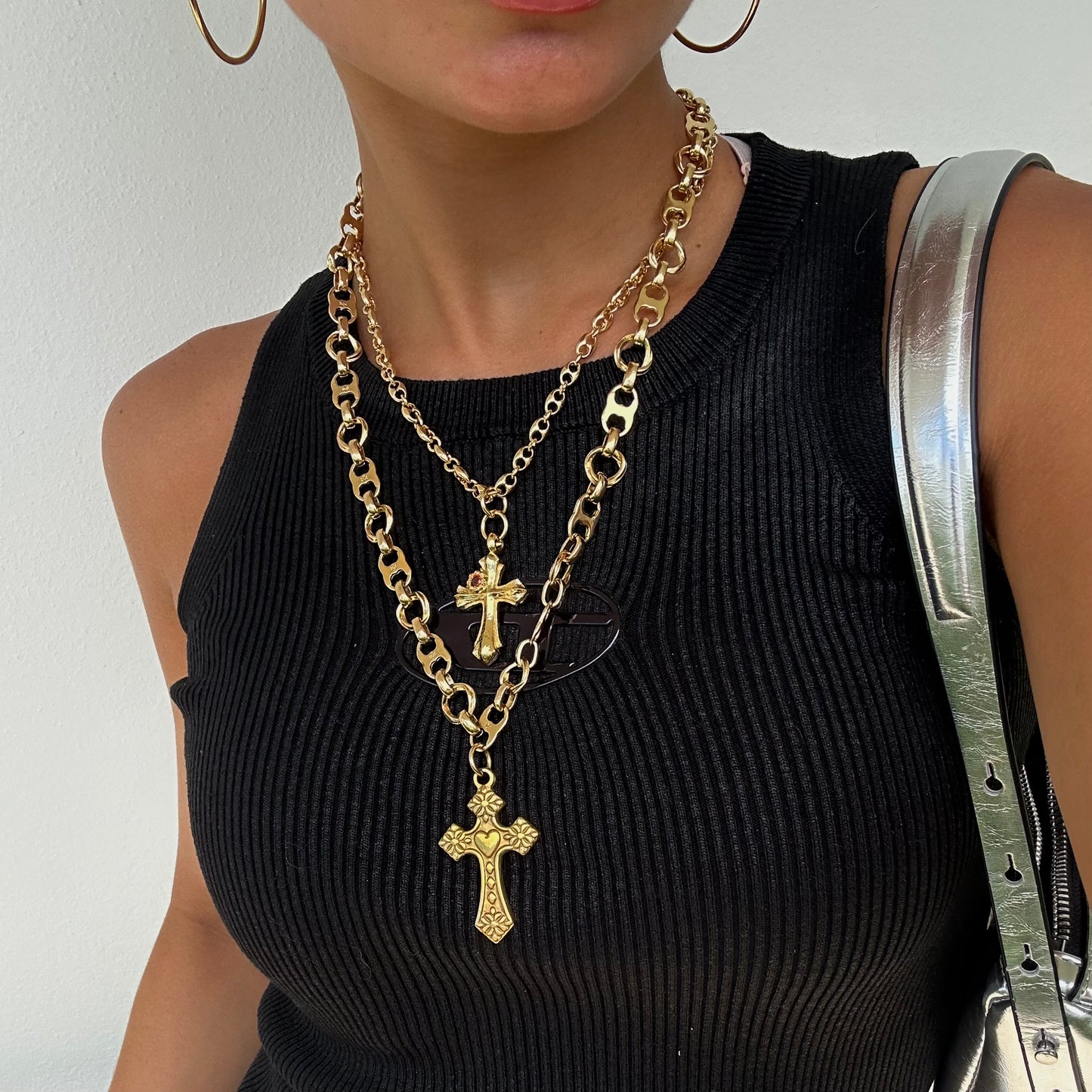 LARA CROSS NECKLACE