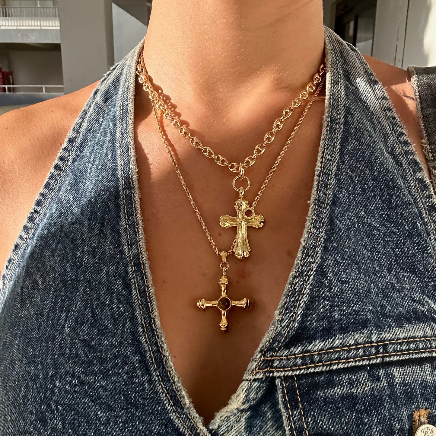 LARA CROSS NECKLACE