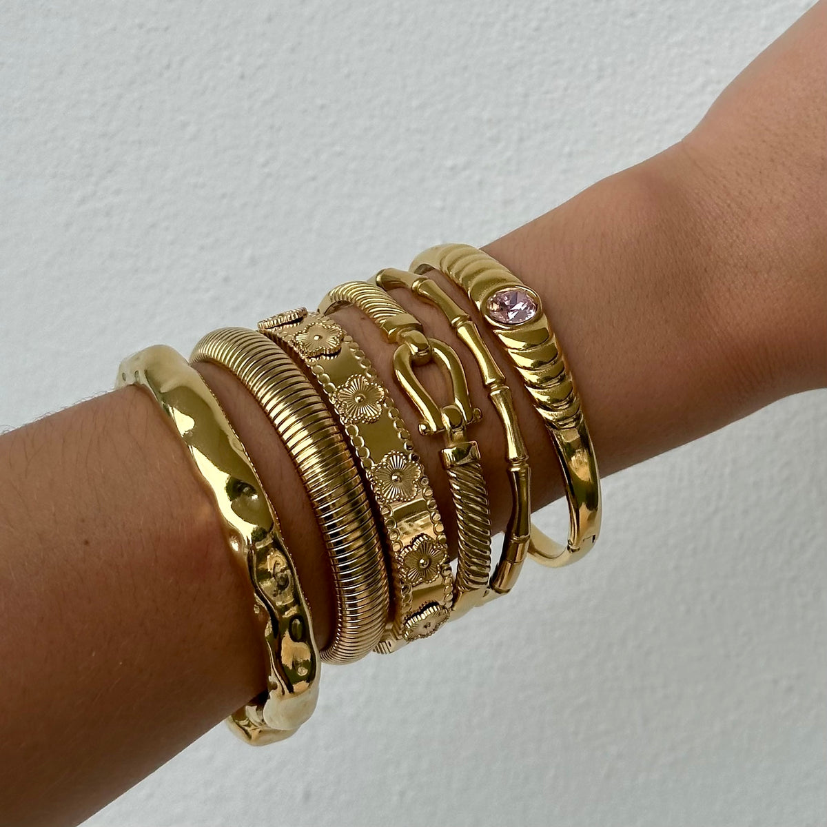 BELT BANGLE