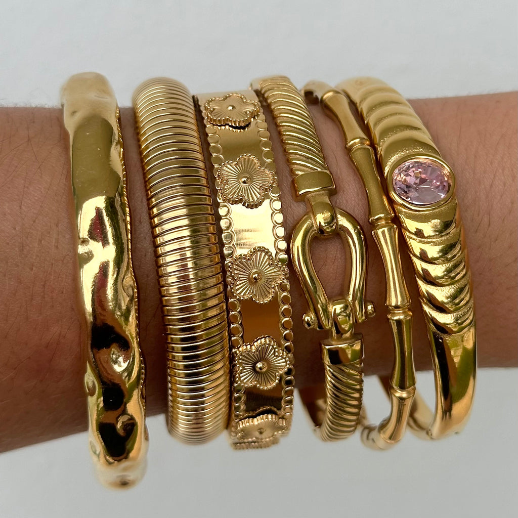 BELT BANGLE