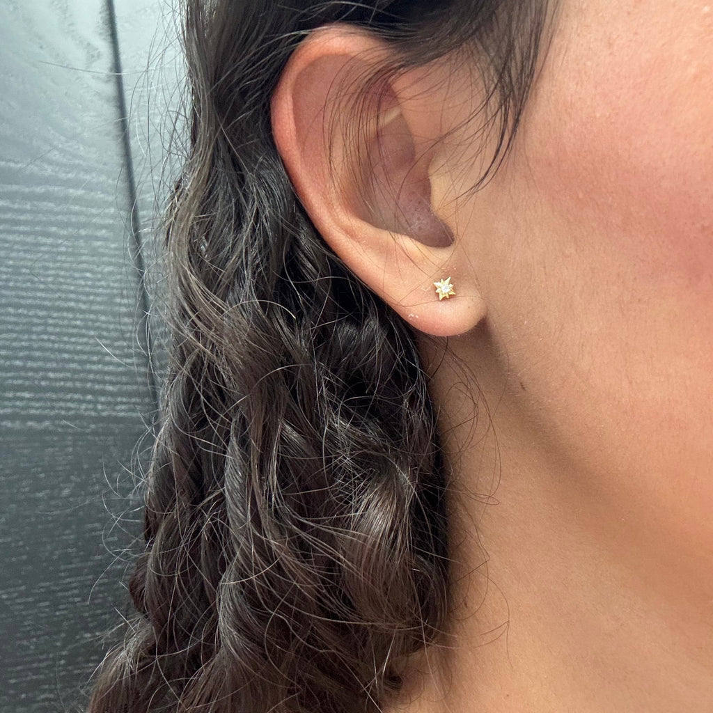 SINGLE SPARKLE STUD EARRING