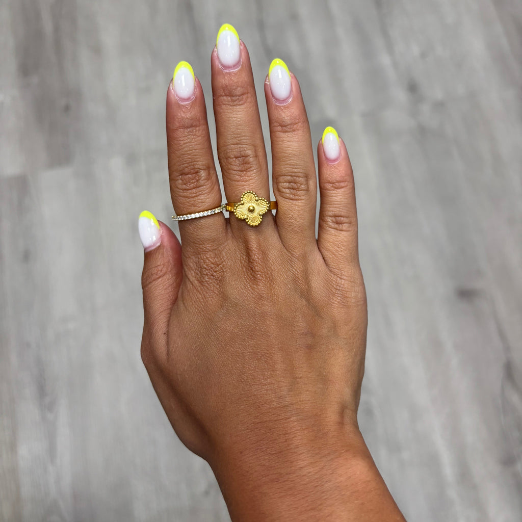 CLOVER RING