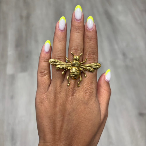 BEE BADDIE RING