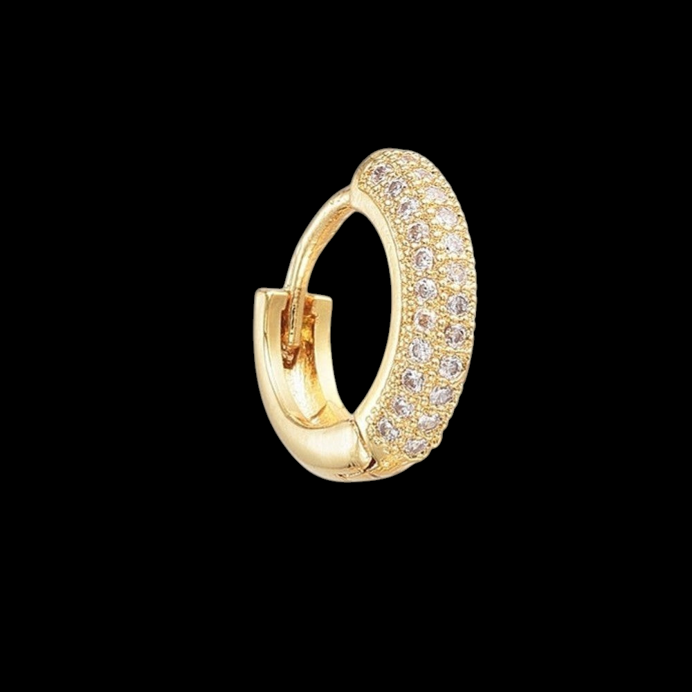 CP STATEMENT mini huggie hoop earring in 18k gold plated metal featuring a pavé row of sparkling zirconia stones.