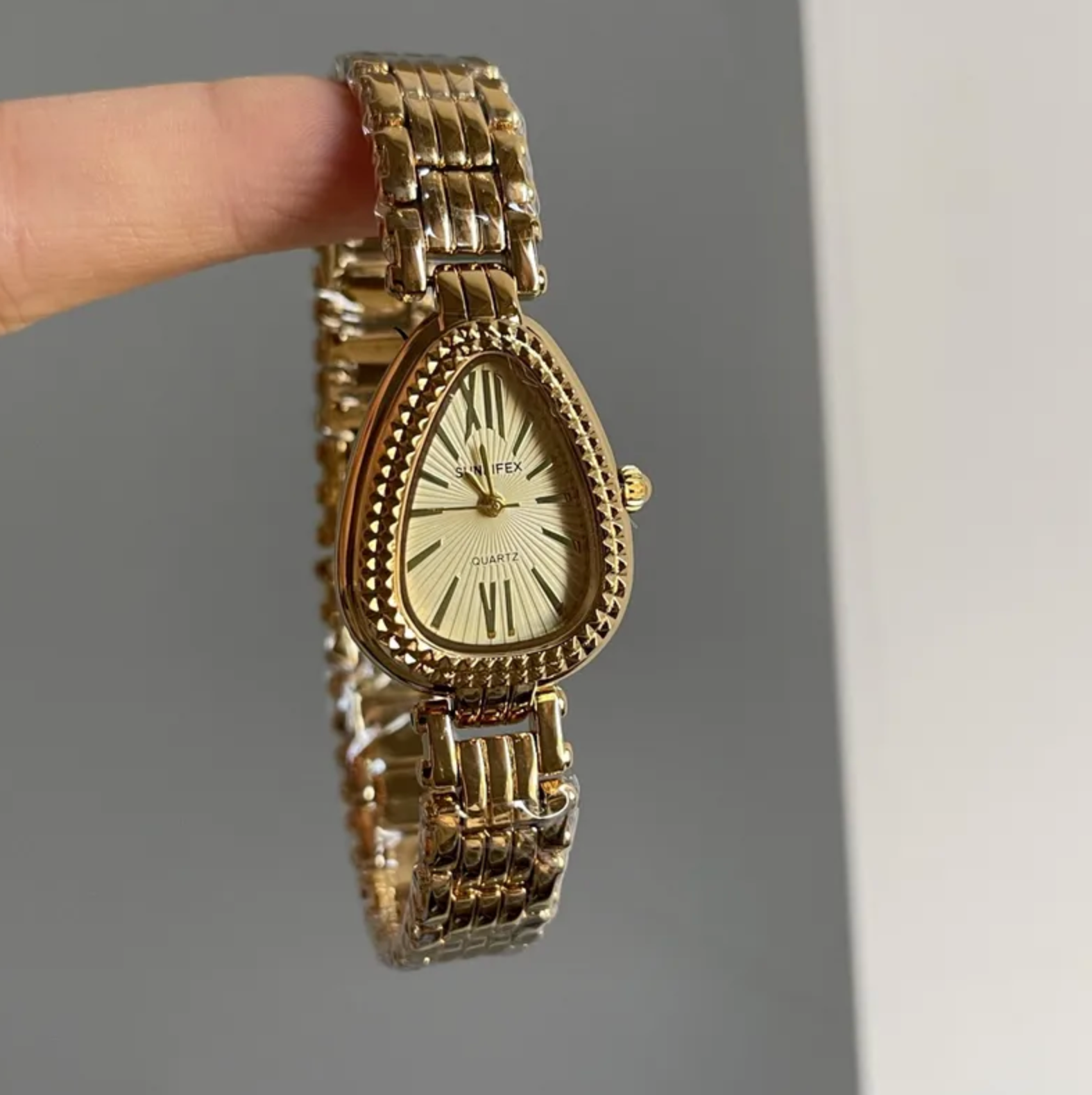 TEARDROP VINTAGE WATCH