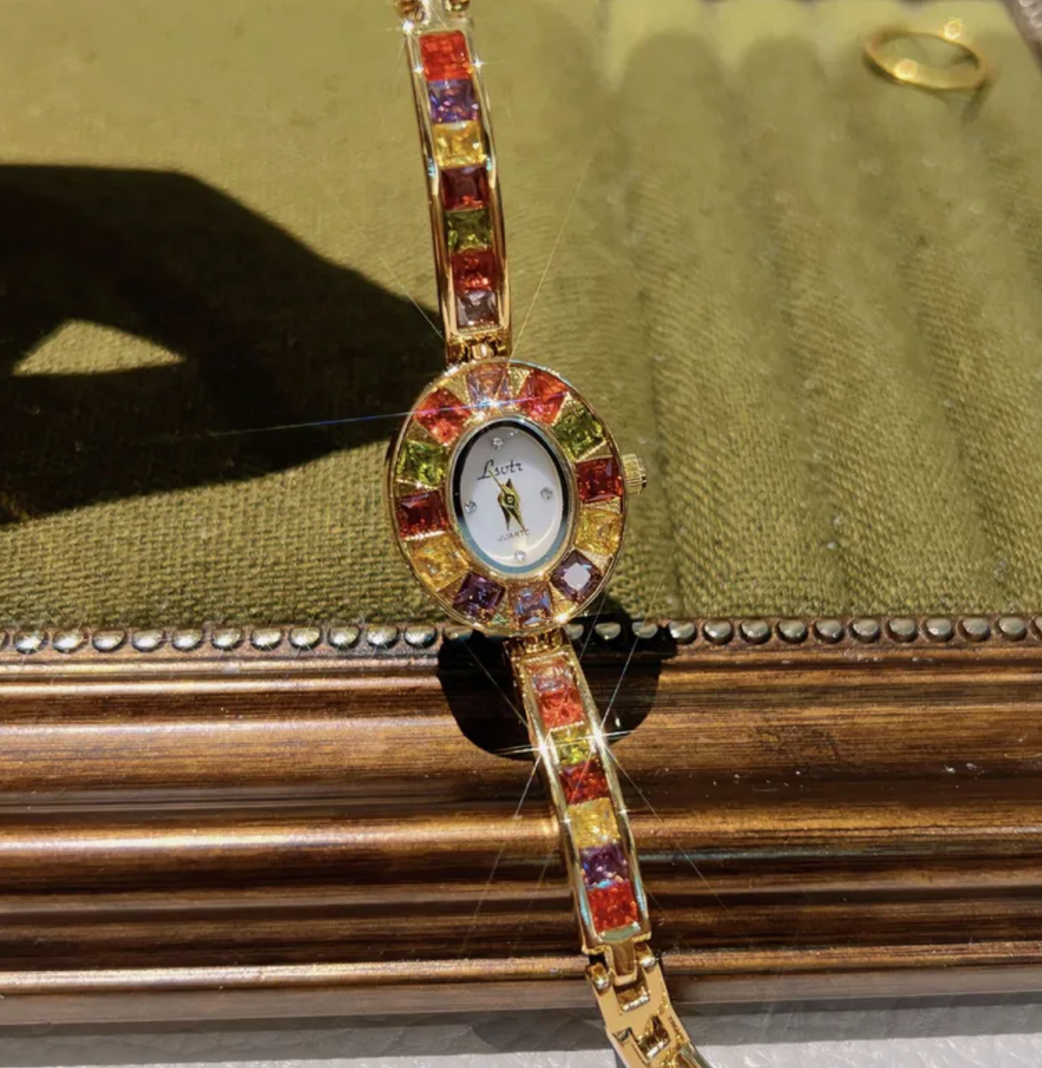 CRYSTAL VINTAGE WATCH